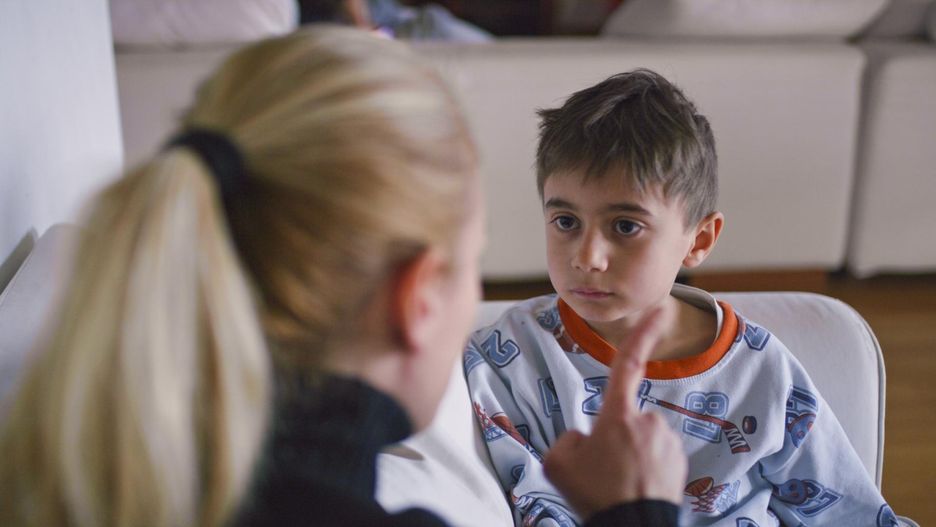 Najgorszy styl wychowawczy. Buduje w dziecku poczucie lęku