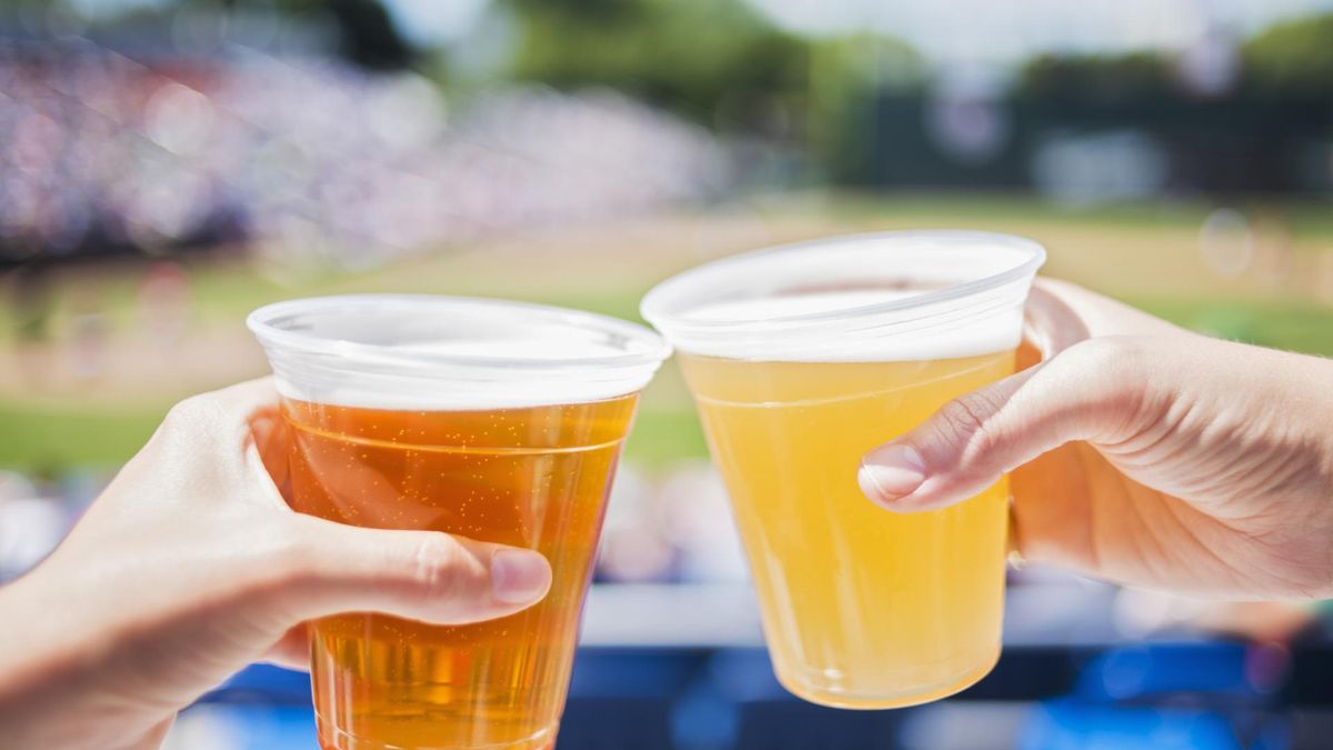 Bardziej szkodliwe niż wódka. Polacy piją litrami, a wątroba cierpi