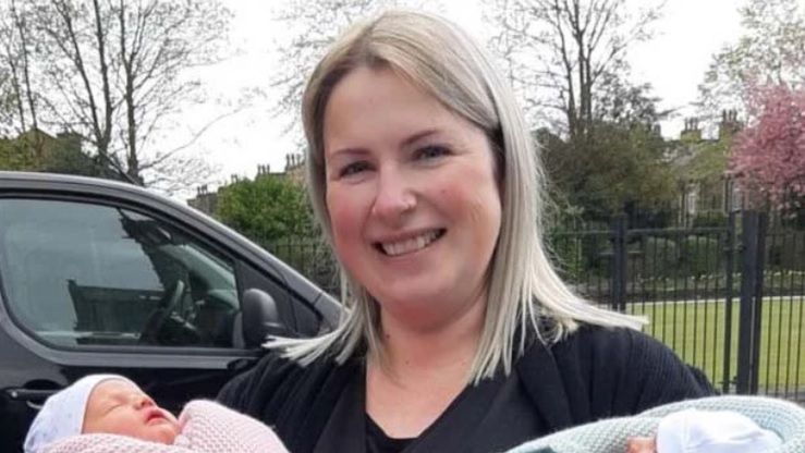 Osiem miesięcy temu jako matka zastępcza urodziła bliźnięta