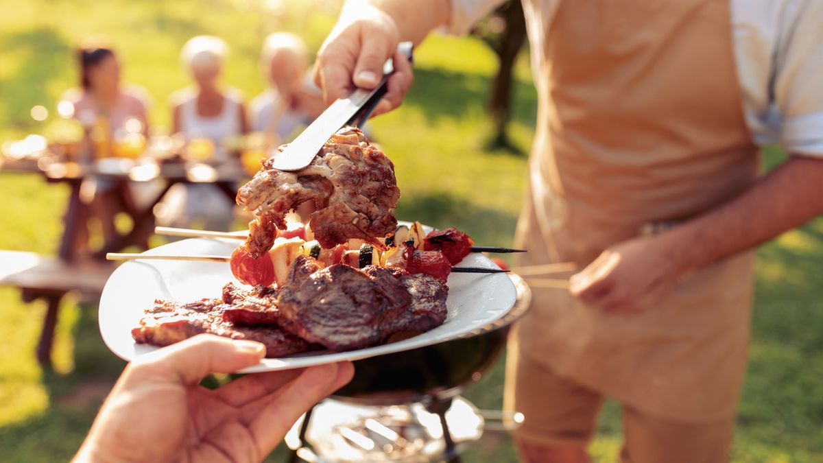 Dzięki macie teflonowej grillowanie jest łatwiejsze, bardziej przyjemne i zdrowsze.