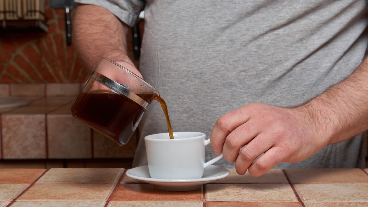 Tolerancja na kofeinę sprawia, że wraz z upływem czasu potrzebujemy coraz większej ilości kawy, aby się obudzić.