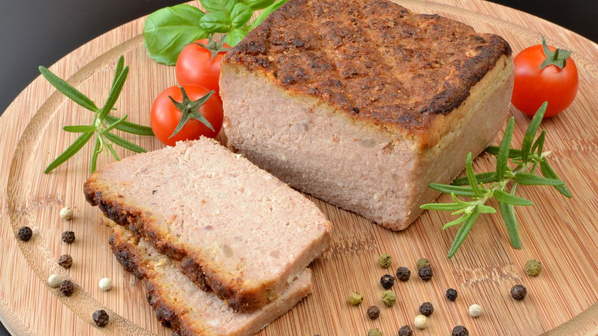 Pasztet to produkt z kilku rodzajów mięsa.