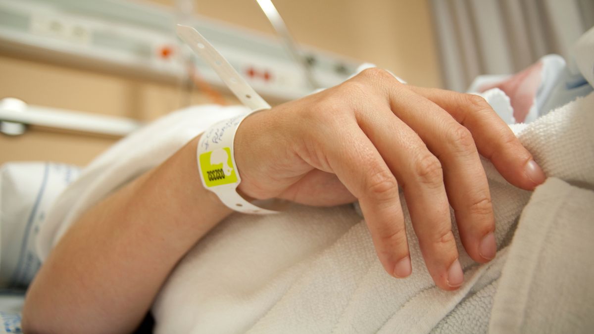 Śpiączka może wynikać z przyczyn metabolicznych albo strukturalnych