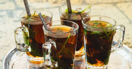 Dodaj do herbaty. Cukier od razu zacznie spadać