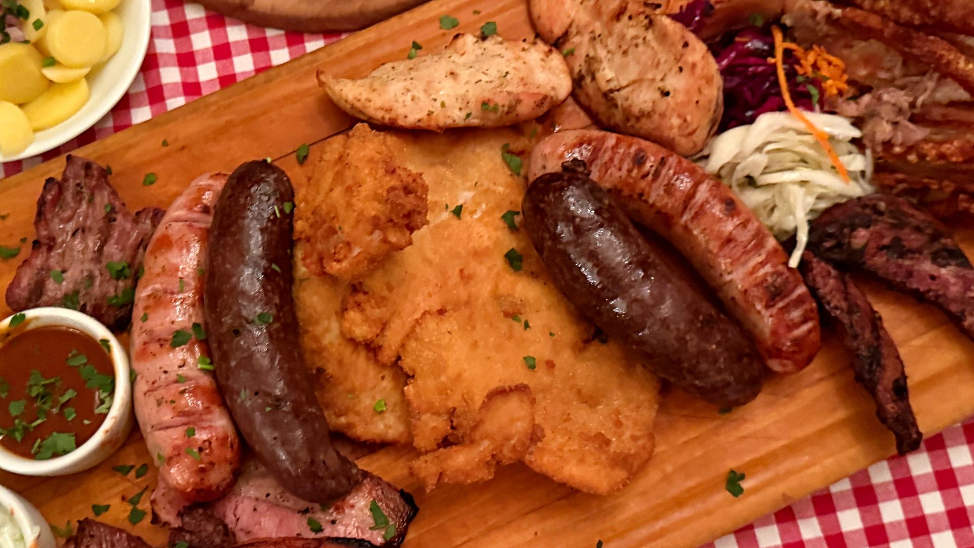 Białko jest niezbędne, ale jego obecność w każdym posiłku nie zawsze oznacza zdrowy rozsądek.