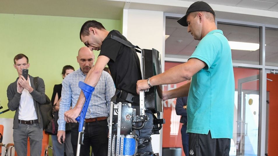 Egzoszkielet, inaczej szkielet bioniczny to nowoczesne urządzenie wykorzystywane w celach rehabilitacyjnych.