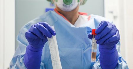Jak odróżnić RSV od SARS-CoV-2? Eksperci wyjaśniają