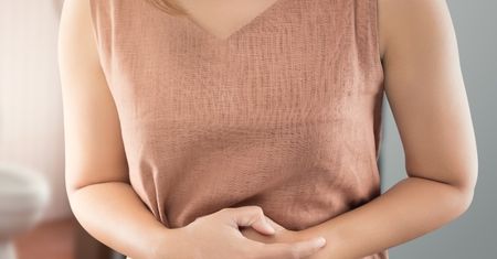 Zespół dziadka do orzechów – przyczyny, objawy i leczenie