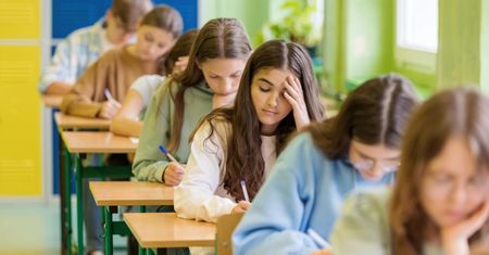 Czy w trakcie egzaminu ósmoklasisty można wyjść do toalety? Nauczycielka przestrzega
