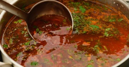 Najzdrowsza wiosenna zupa. Antynowotworowa moc i broń w walce z wysokim cholesterolem