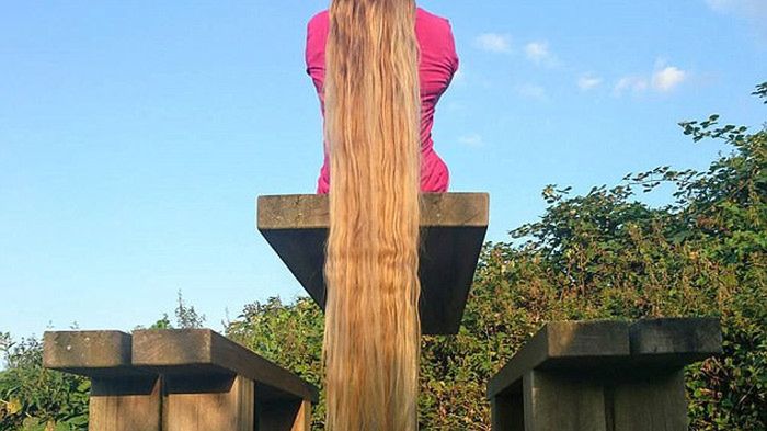 32-letnia Roszpunka, która nigdy nie obcina swoich włosów. "Mogę nosić je jak sukienkę"