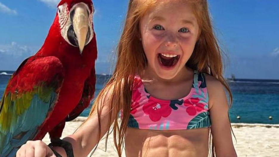 Ma 7 lat i "kaloryfer" na brzuchu. Matka pęka z dumy