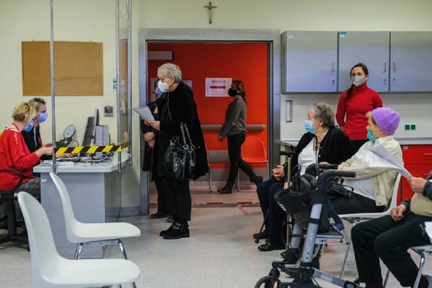 "Dziecięce" choroby atakują dorosłych. Lekarz wskazuje winowajcę