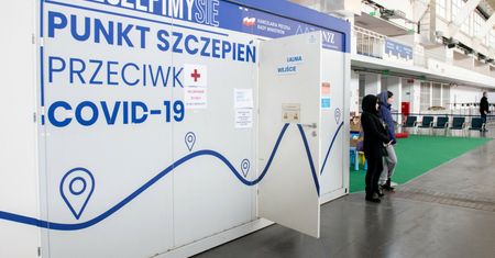 Czwarta dawka dla osób 18+ od września. Jest zapowiedź ministra zdrowia
