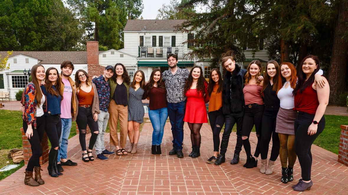 Chłopak, który szukał swojego biologicznego ojca, odkrył, że ma 25 rodzeństwa