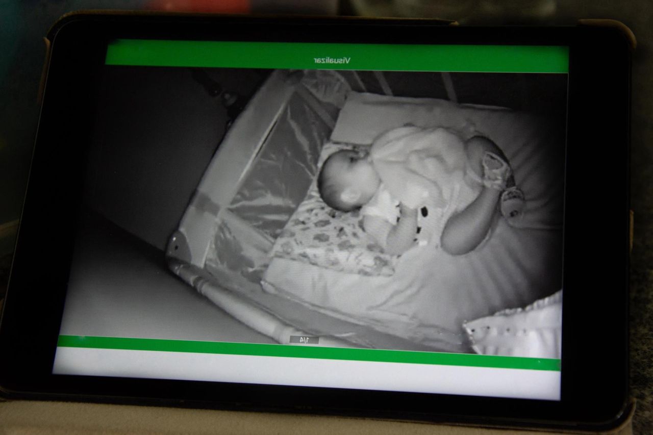 Kamera włączała się w nocy. Rodzice dokonali strasznego odkrycia