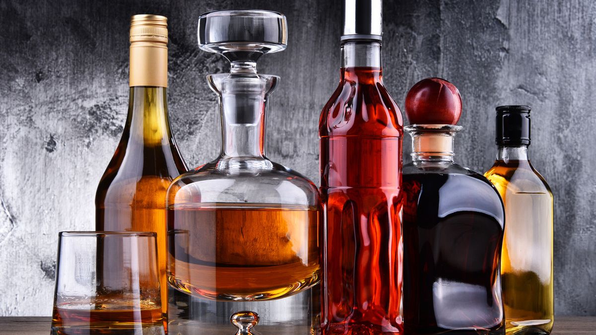 Istnieją wysokoprocentowe, średnioprocentowe i niskoprocentowe rodzaje alkoholi.