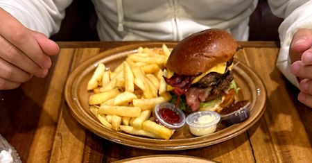 Programują mózg. Dlaczego fast foody są uzależniające?