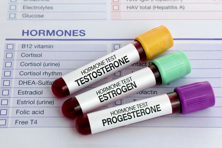 Hormony steroidowe w większości są syntezowane przez korę nadnerczy oraz gonady