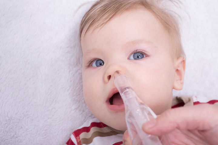 Do usunięcia kataru u niemowląt przydatny jest aspirator do nosa