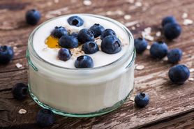Dlaczego jogurt warto jeść z migdałami? (WIDEO) 