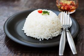 Uważaj na ryż gotowany w torebkach