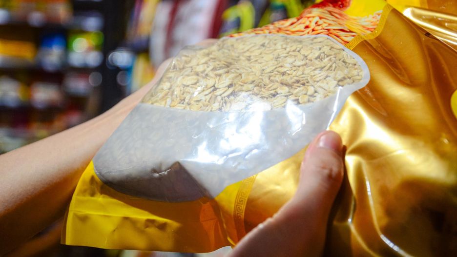 W sklepach dostępne są trzy podstawowe rodzaje płatków owsianych: zwykłe, górskie i błyskawiczne.