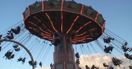 Wypadki, które wydarzyły się w wesołym miasteczku (WIDEO)