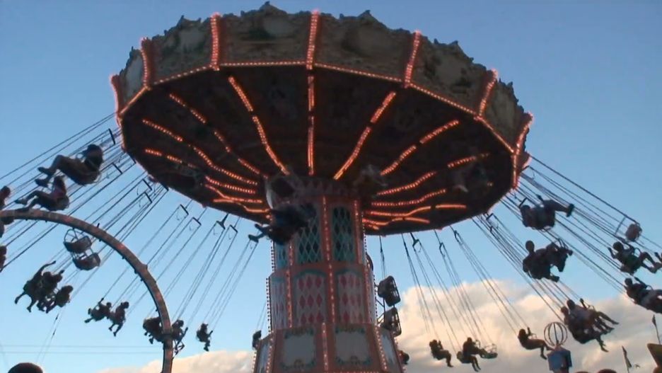 Wypadki, które wydarzyły się w wesołym miasteczku (WIDEO)