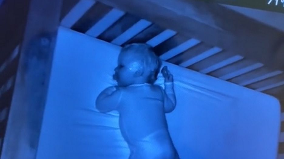 Nie mogła uwierzyć własnym oczom. Elektroniczna niania nagrała ducha!