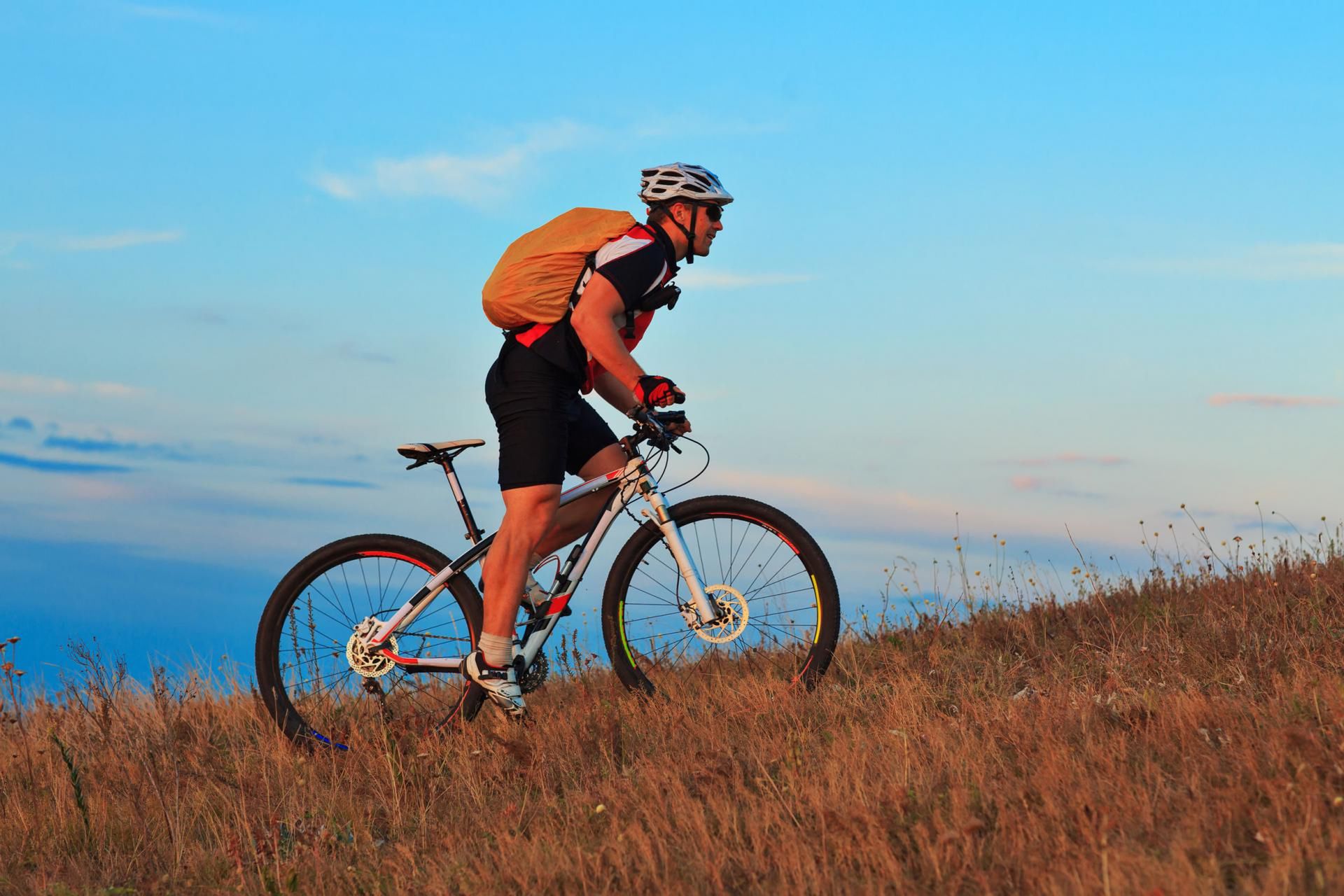 Jazda na roweż meoże wpływać na zapalenie rozcięgna podeszwowego