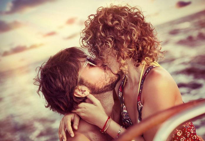 Całowanie wpływa na cerę, likwidując zmarszczki