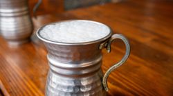 Nawadnia, zmniejsza kaca, odchudza i świetnie smakuje. Koniecznie sięgnij po ten napój