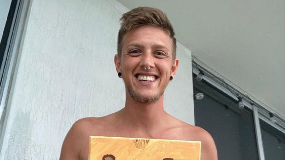 Swoje piersi porównuje do "łagodnego nowotworu"