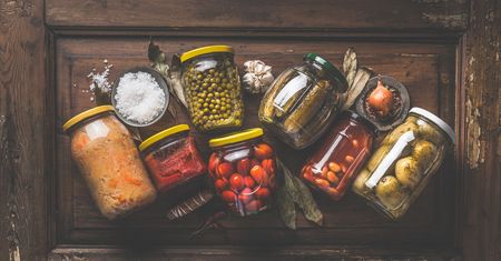 Zalewa octowa – przepis, skład i właściwości