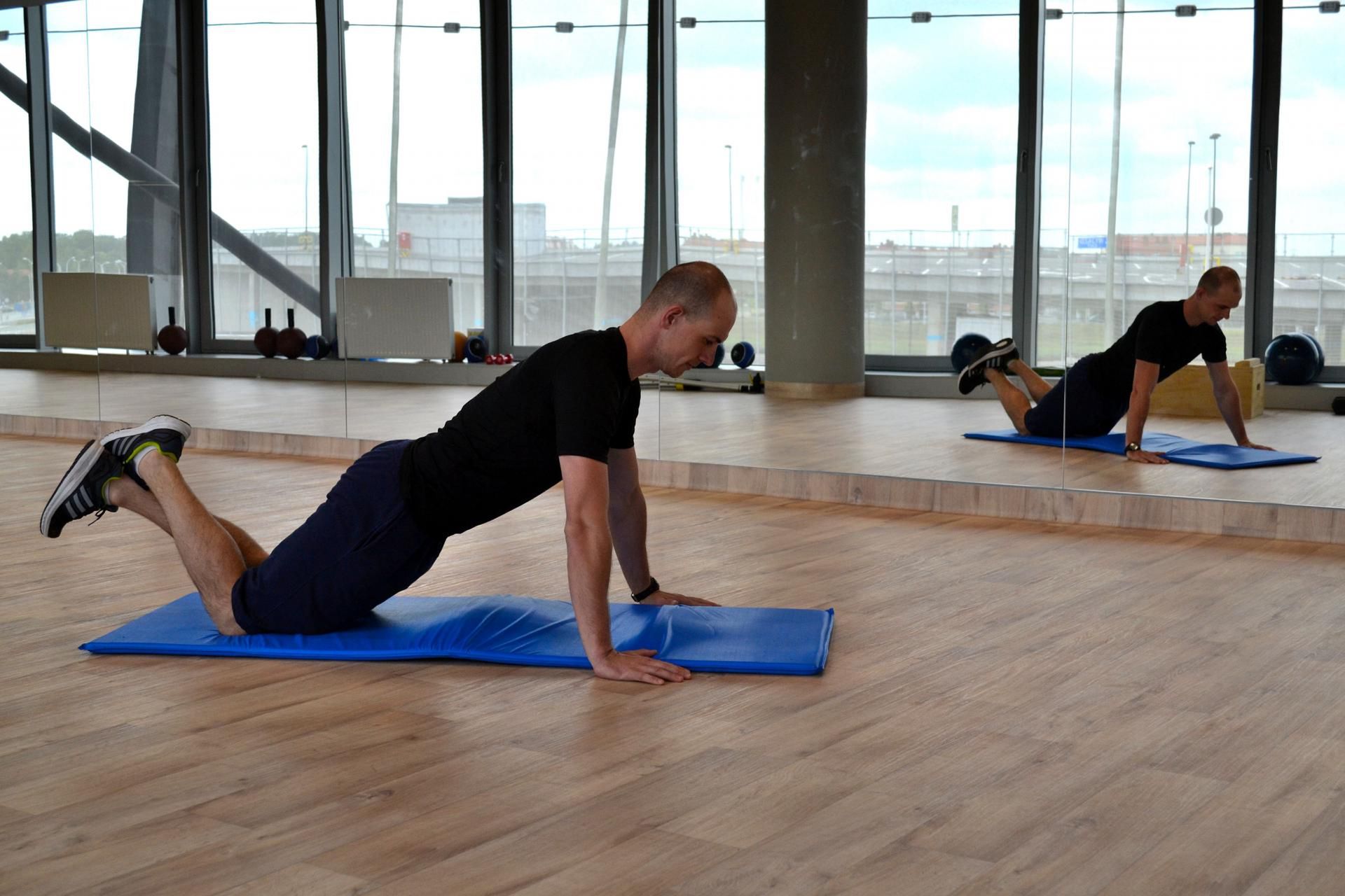 Pompka w klęku - ruch 1