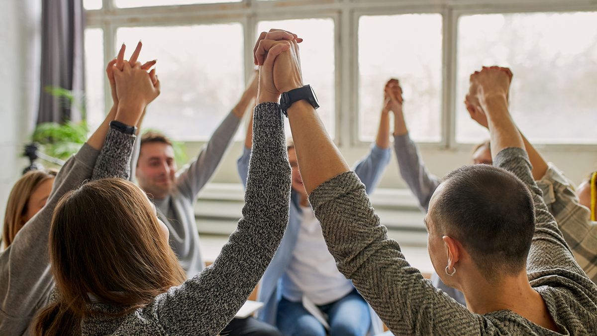 Terapia uzależnień jest stosowana między innymi w przypadku alkoholizmu i narkomanii.