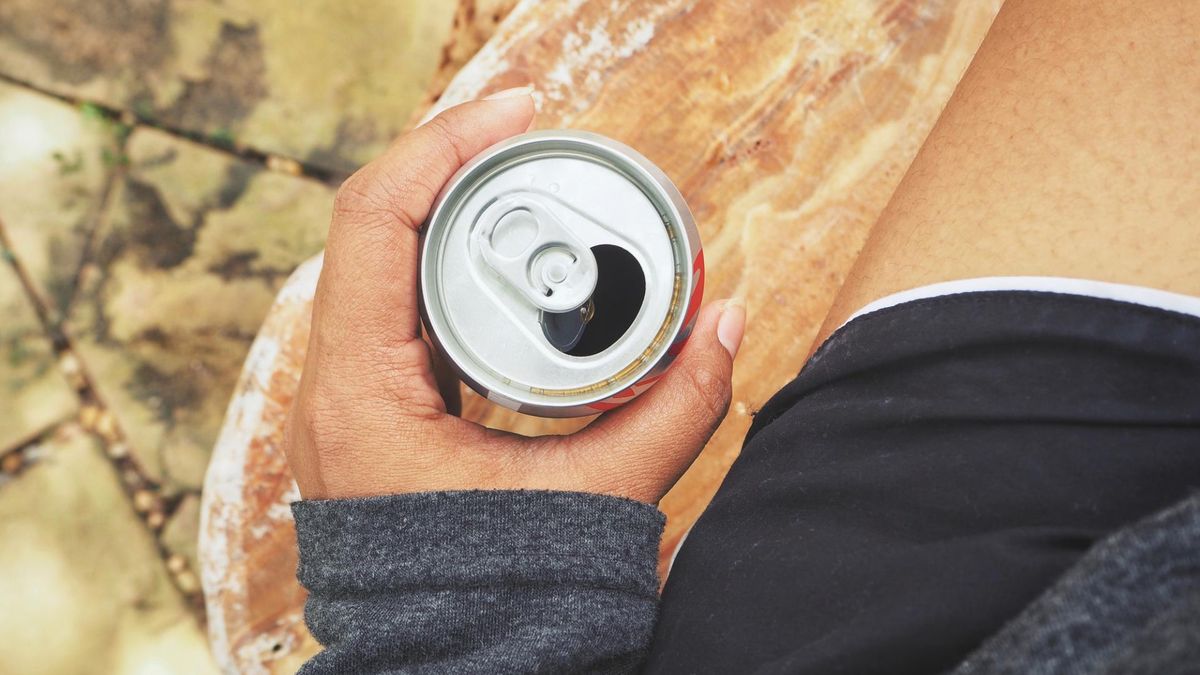 Nadużywania napojów energetycznych może doprowadzić do ostrego zapalenia wątroby. Lekarze opisują kolejne takie przypadki