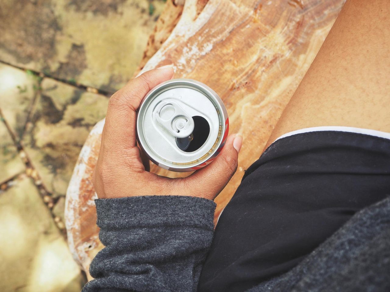 Piła 10 puszek energetyków dziennie. Po dwóch tygodniach trafiła do szpitala