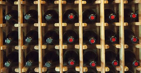 Czerwone wino dobre dla jelit. Jednak tylko pite z umiarem