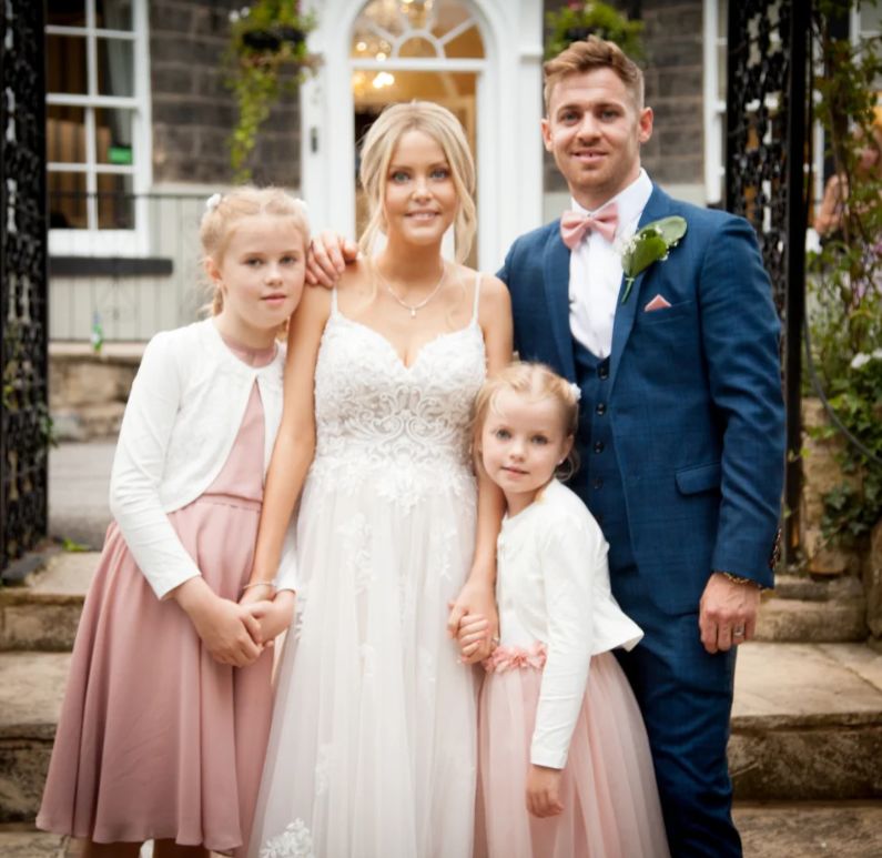 Lekarz powiedział, że jest za młoda na raka piersi. Kobieta zmarła miesiąc po ślubie