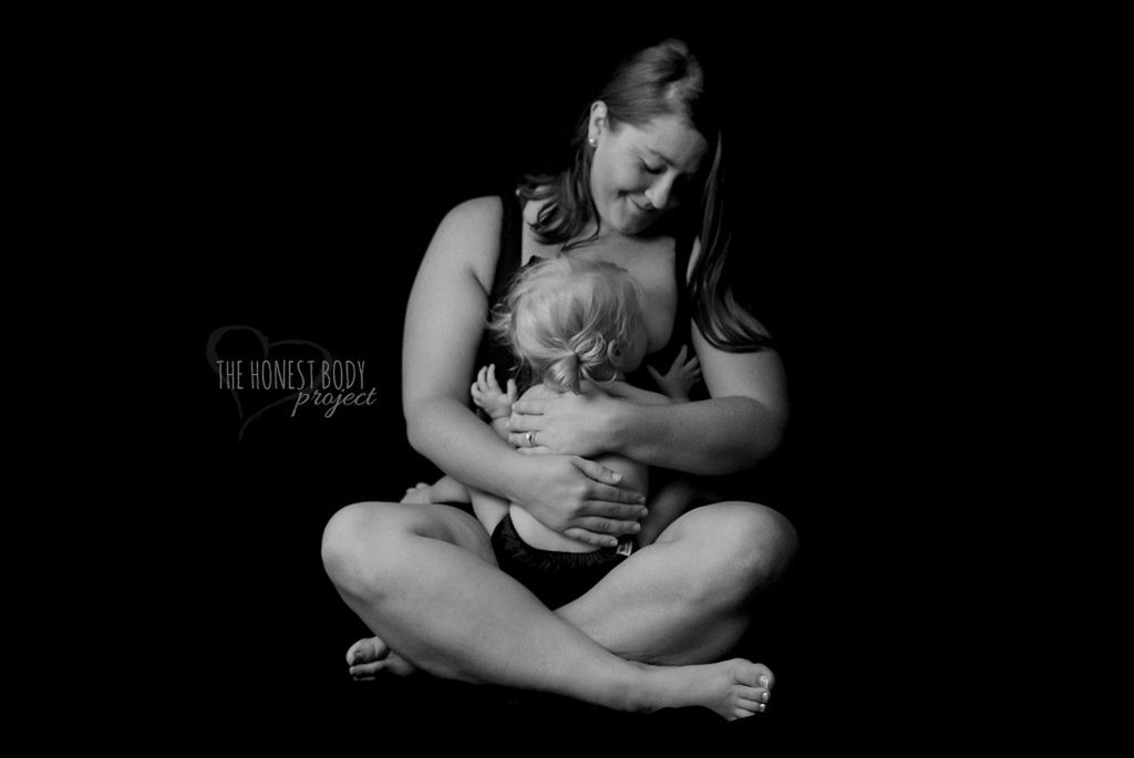 Karmienie piersią powyżej roku - fotografie Natalie McCain