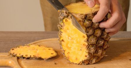 Zjadały 100 g ananasa dziennie. Takie były skutki po 4 tygodniach