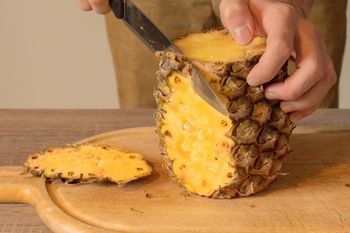 Zjadały 100 g ananasa dziennie. Takie były skutki po 4 tygodniach