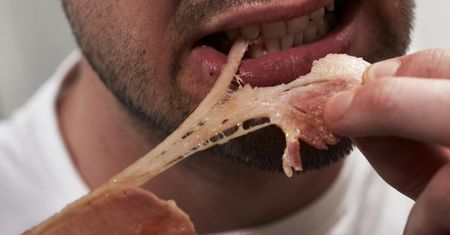 Jelita nie cierpią tych produktów. Nie znajdziesz w lodówce gastrologa
