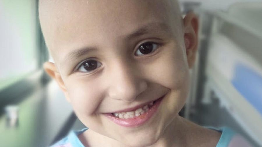 Samira choruje na neuroblastomę 