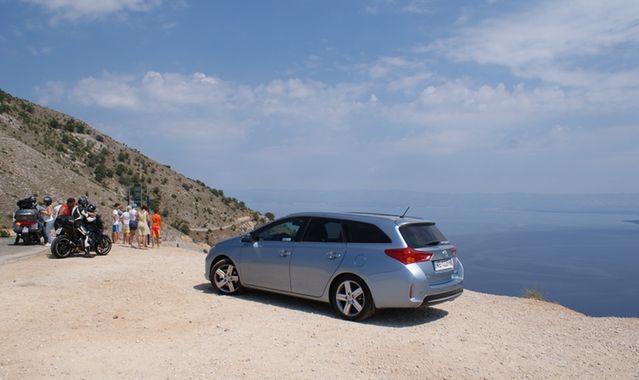 Toyota Auris Touring Sports 2.0 D-4D Prestige Executive: 3000 km rodzinnej przygody