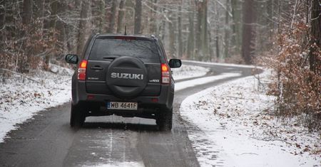 Suzuki Grand Vitara 2.4 Premium: bezpieczniej na czterech