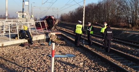 NIK alarmuje ws. bezpieczeństwa na przejściach i przejazdach kolejowych