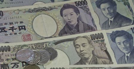 Premier Japonii martwi się o jena. Zapowiada działania